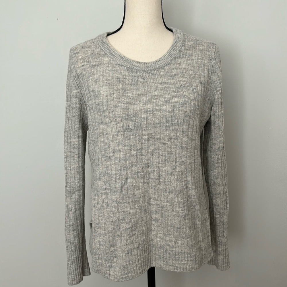 Crewneck ribbed sweater